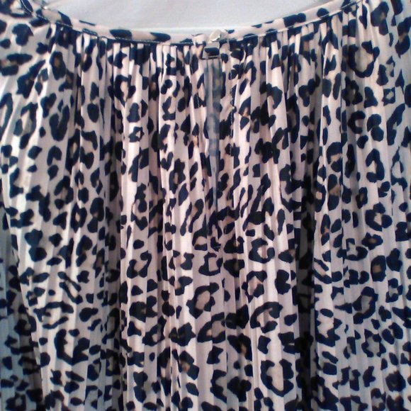 H & M M Long-Sleeved Pleated Animal Print Blouse - Picture 6 of 6